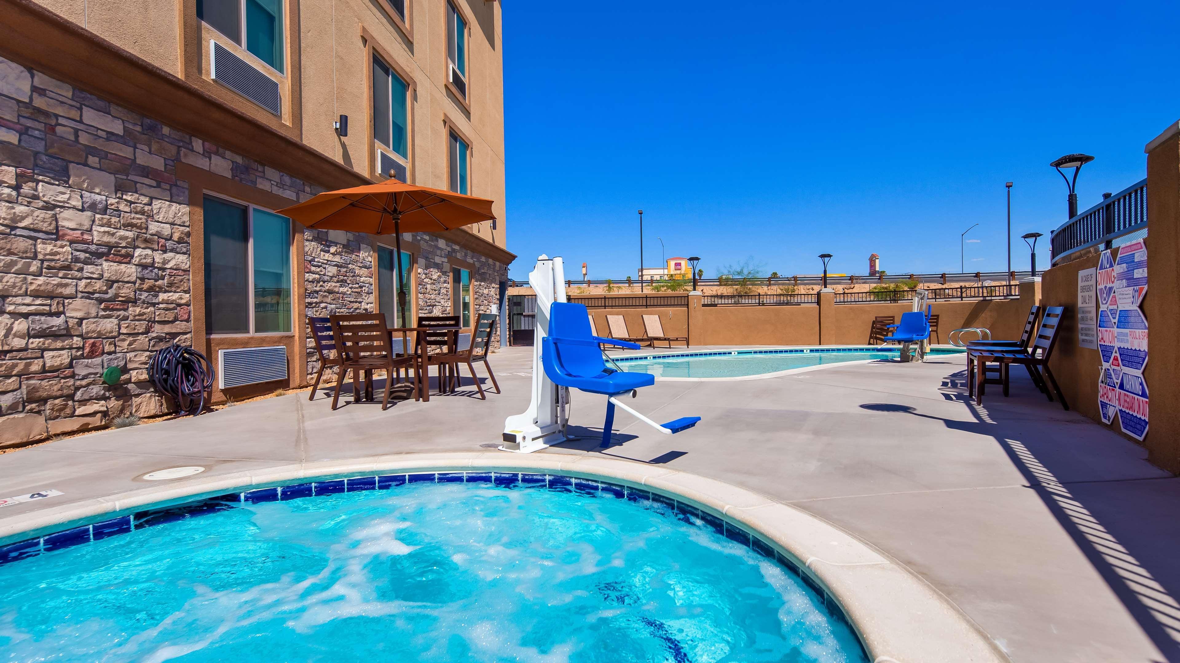 Best Western Plus New Barstow Inn & Suites Exterior foto