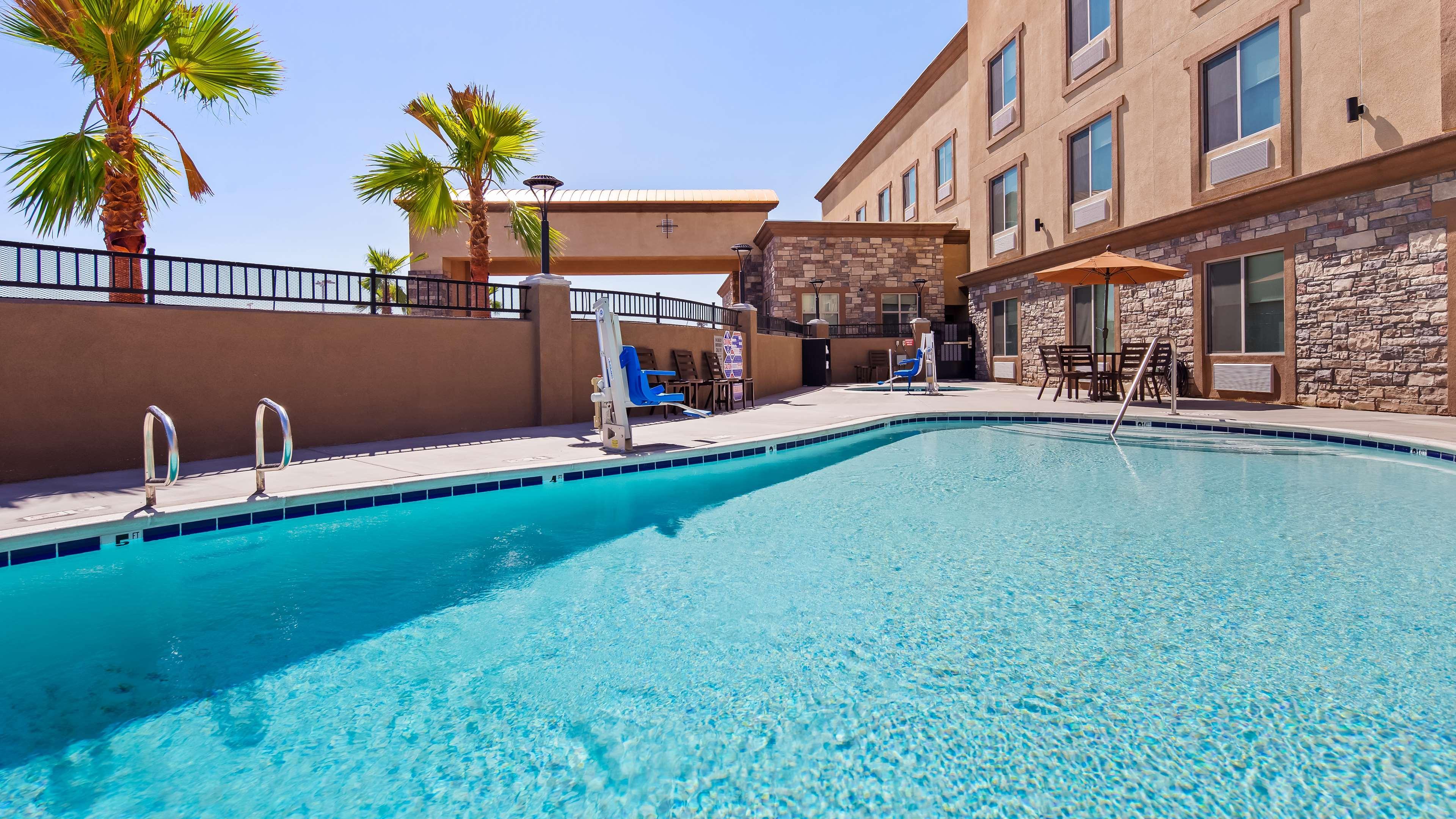 Best Western Plus New Barstow Inn & Suites Exterior foto